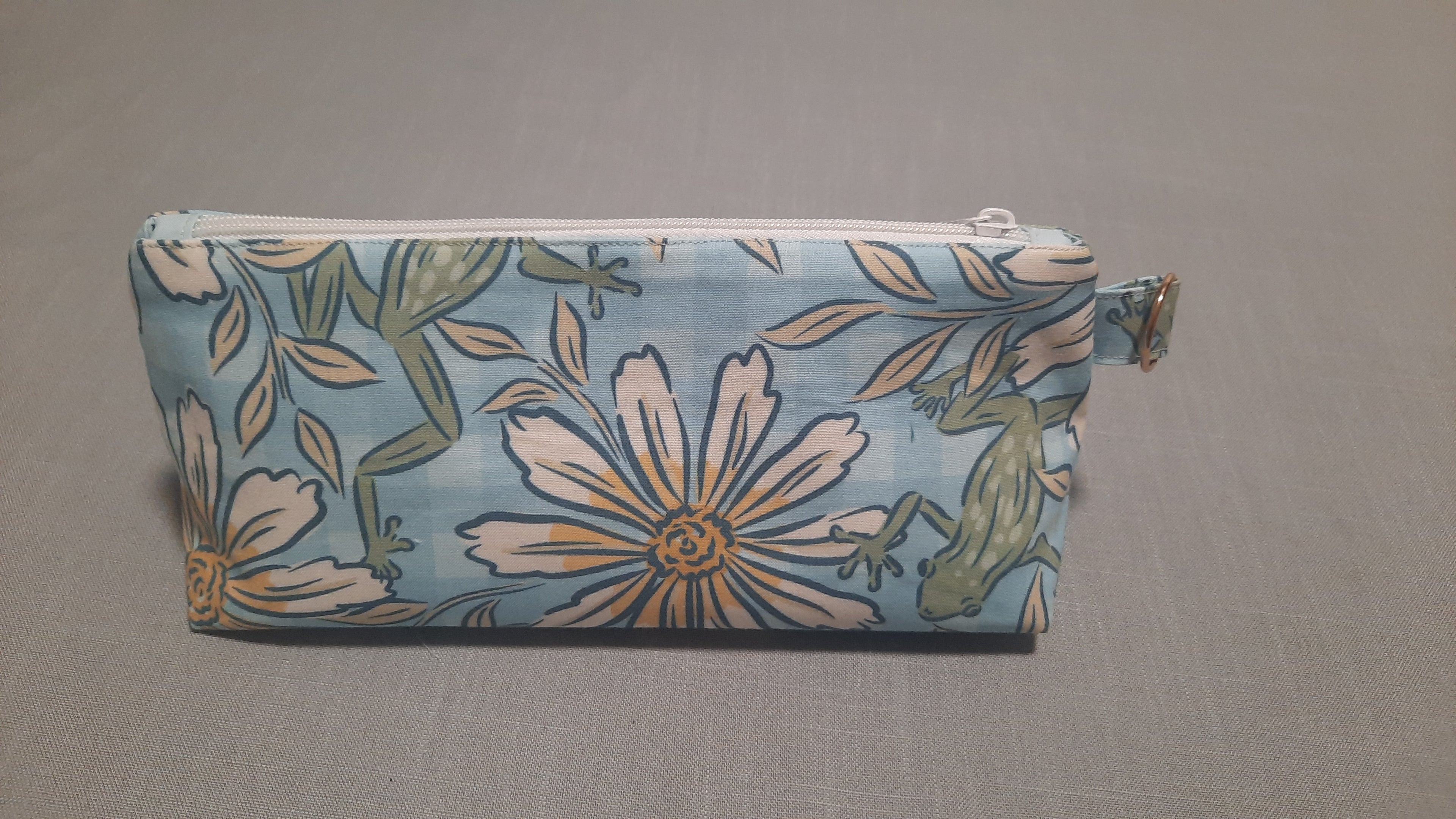 קלמר קטן DAISY FROGS