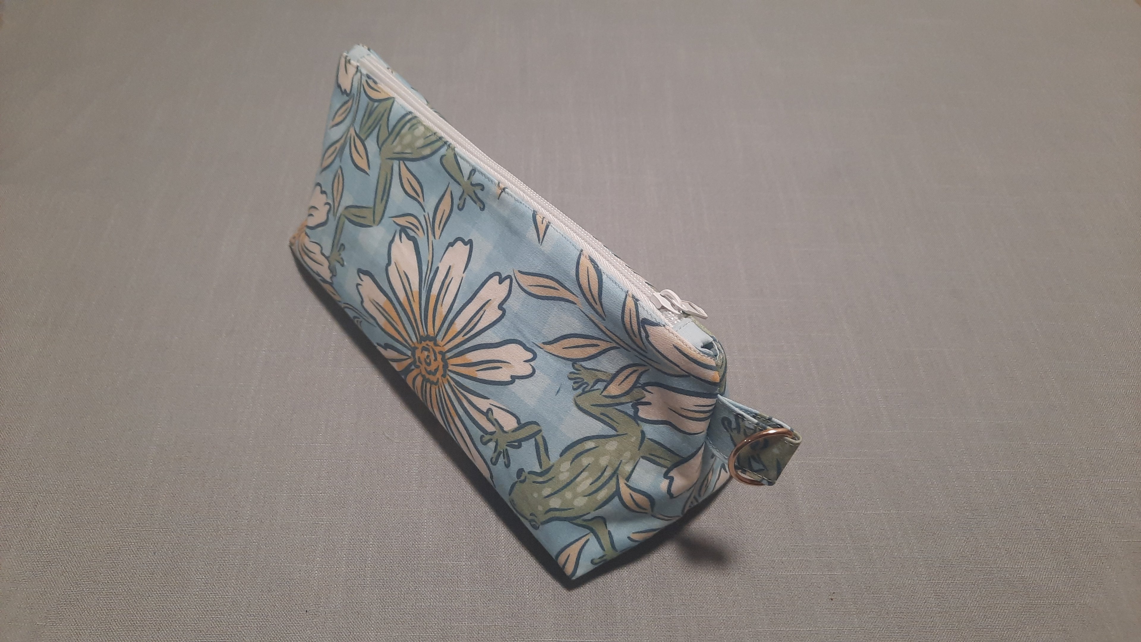 קלמר קטן DAISY FROGS