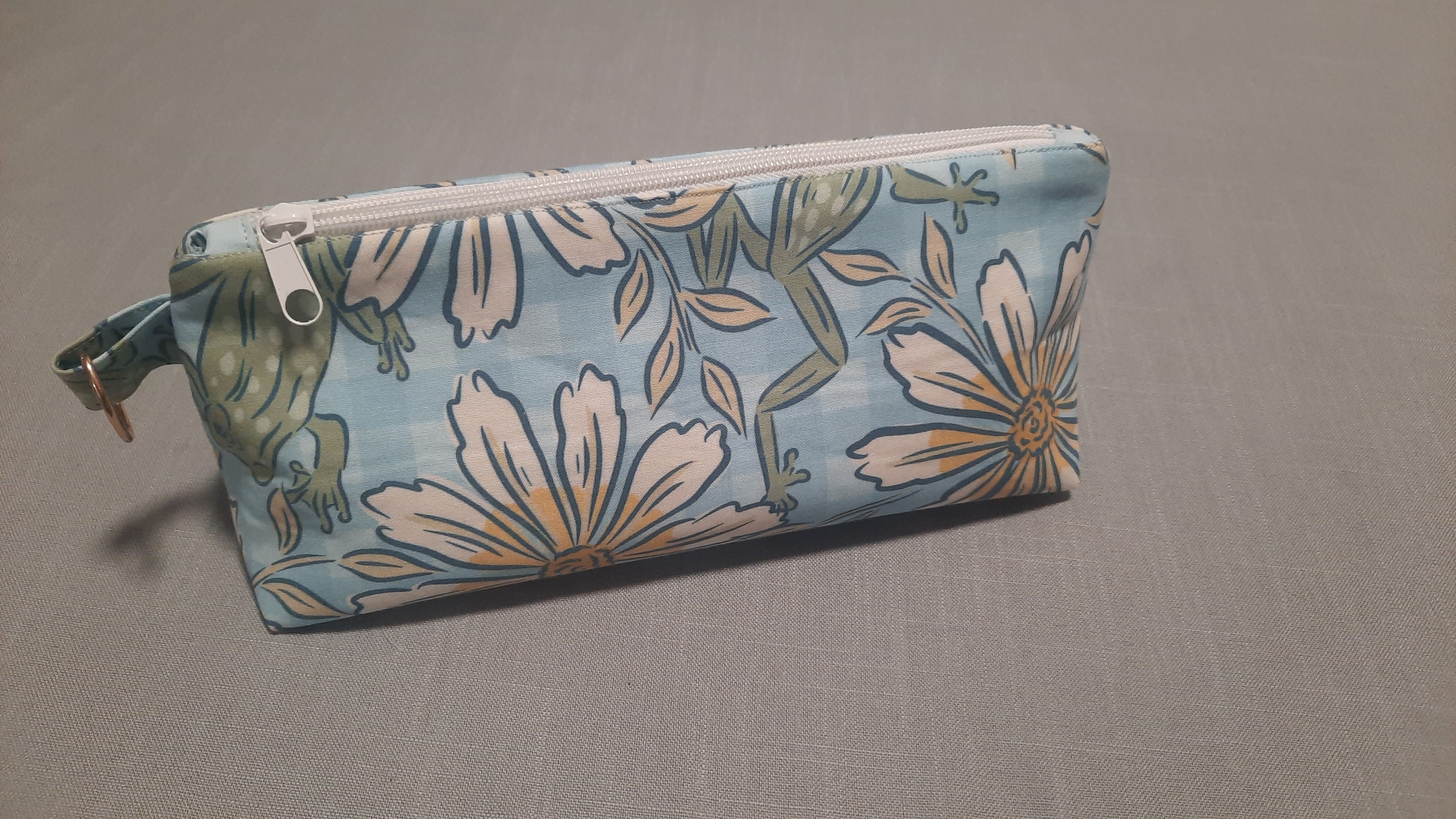 קלמר קטן DAISY FROGS