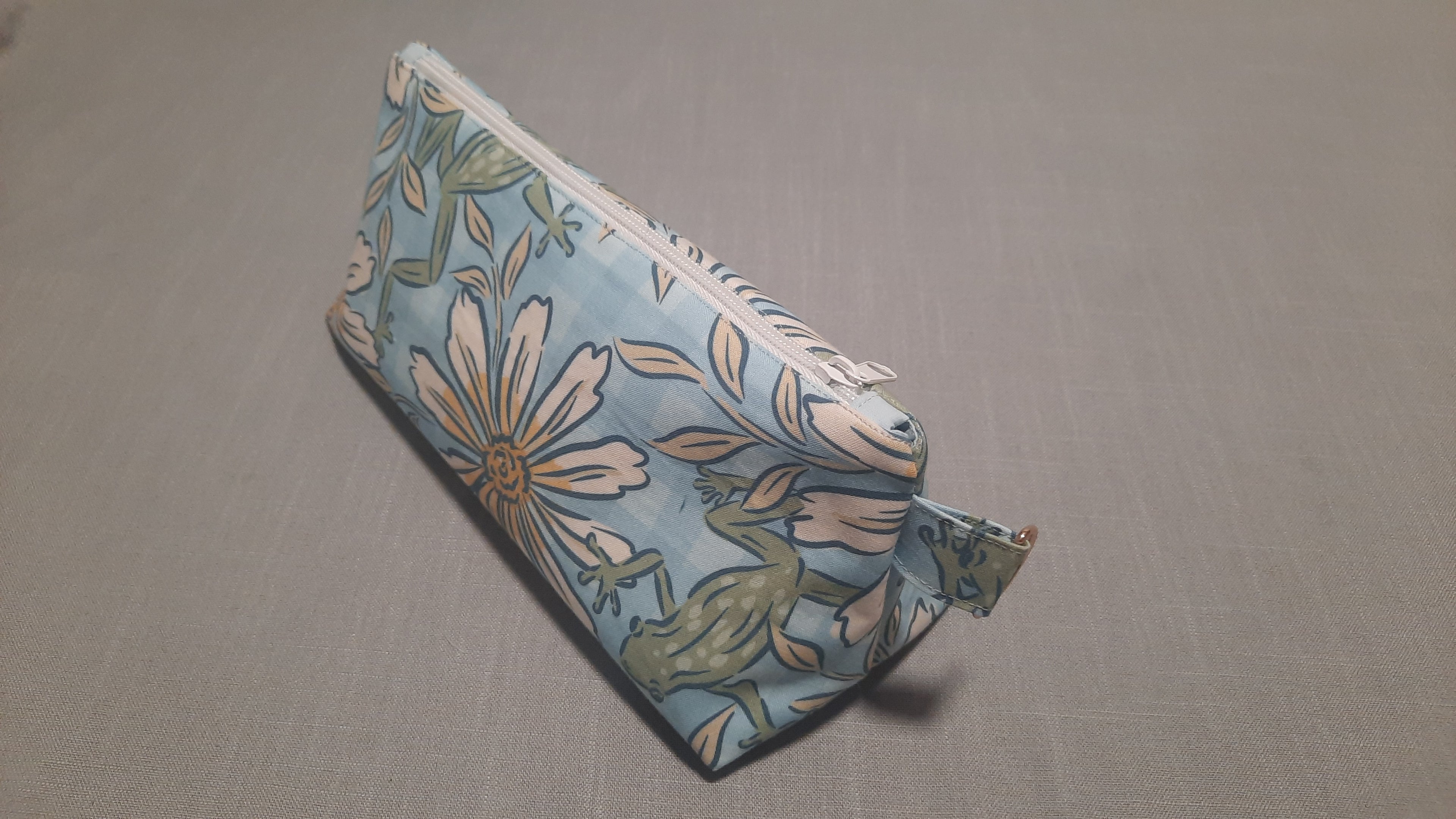 קלמר קטן DAISY FROGS